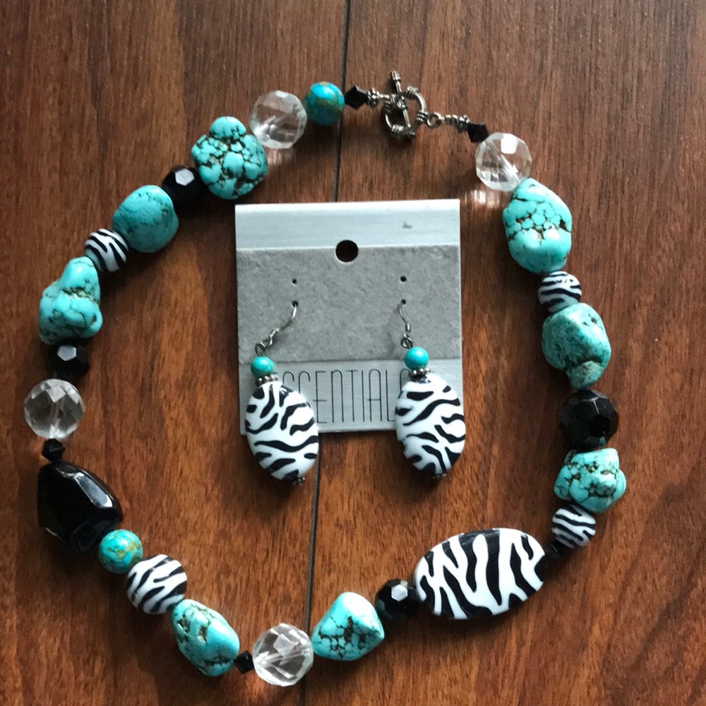 🔵🔵Essential Jewelry Statement Necklace and Earrings Set🔵🔵